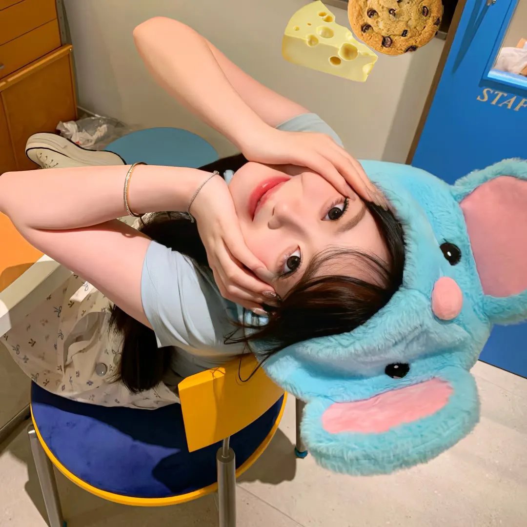 她的微笑像颗糖